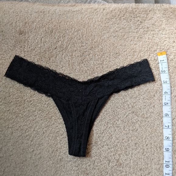 Black lace thong - Picture 3 of 4